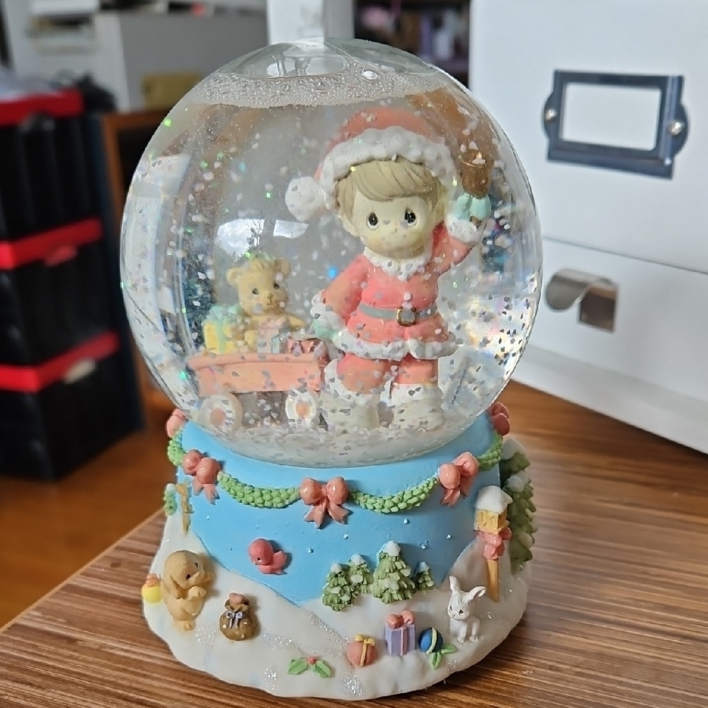Enesco Music Santa Snow Globe